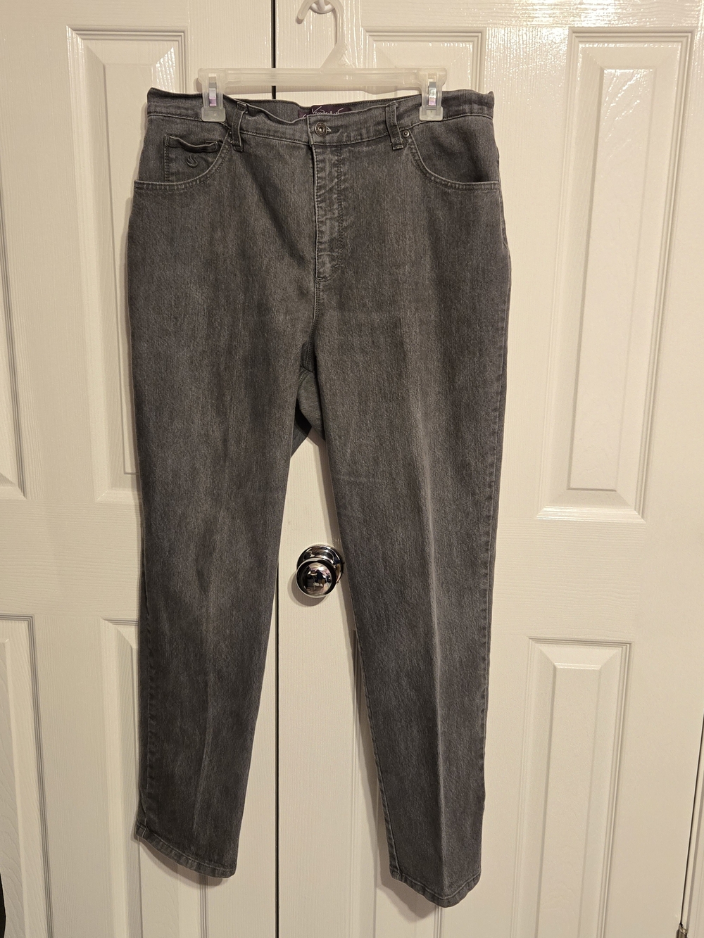 2028 Gloria Vanderbilt Gray Straight-Leg Jeans
